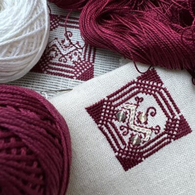 SET de IE, broderie – Floare’n glastră